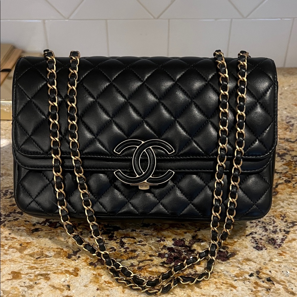 Chanel Black Quilted Shoulder Bag with Gold Chain